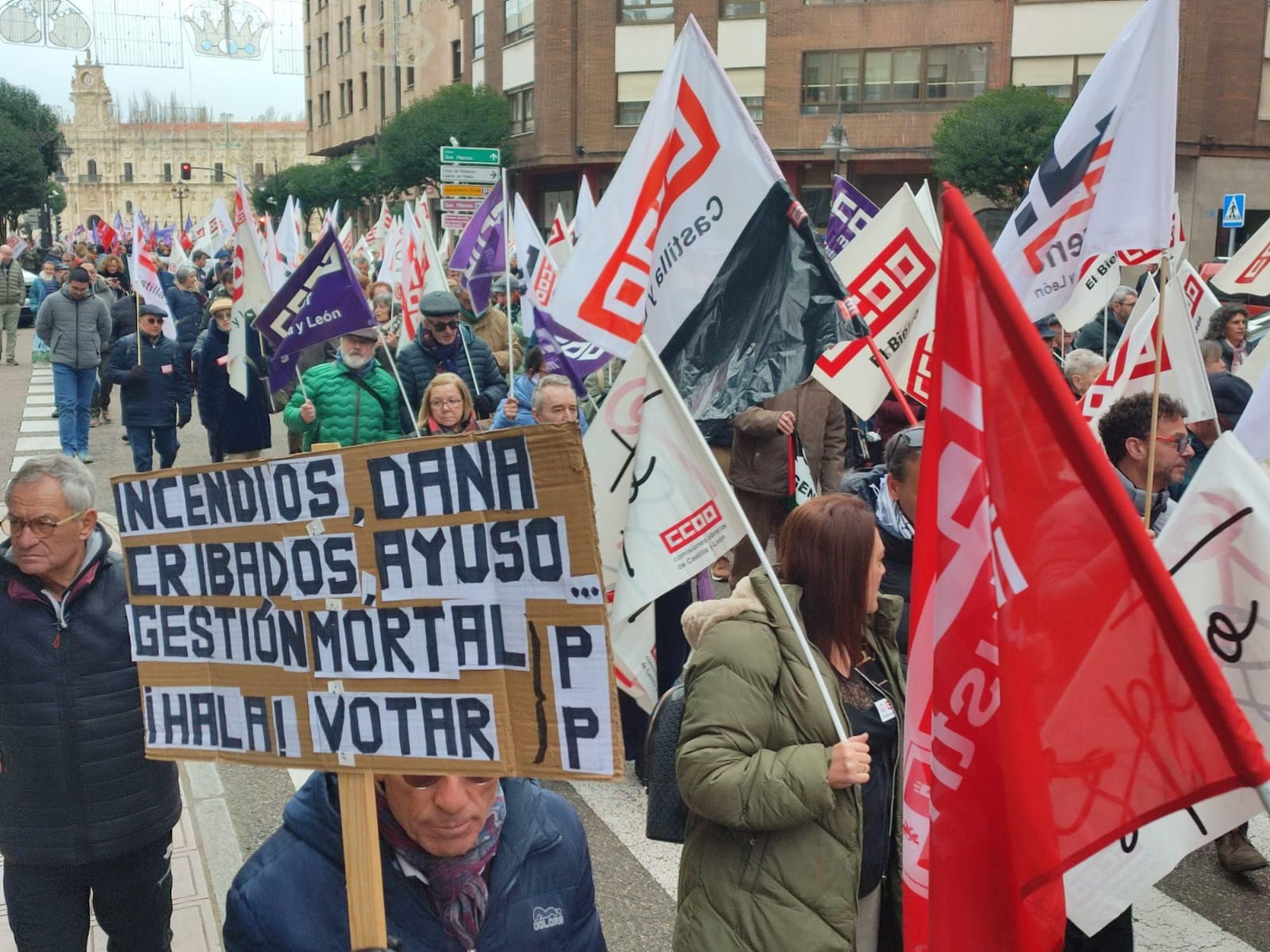 Manifestación en León contra las políticas de incendios forestales de la Junta
