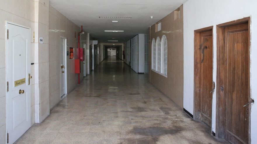 Pasillos del Centro Comercial Nilo, con decenas de infraviviendas