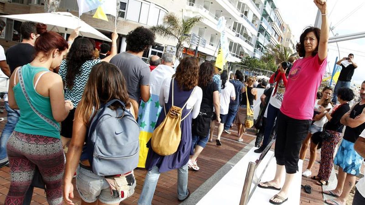 Protestas en las playas canarias contra el petróleo