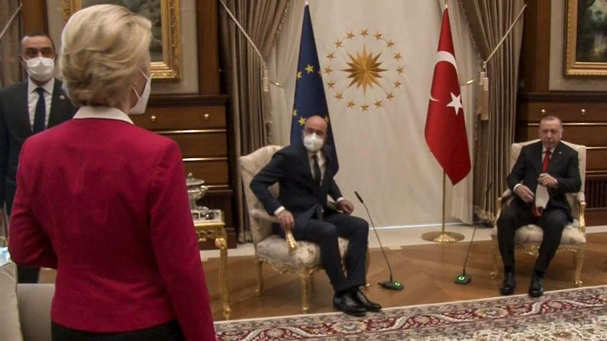 El 'Sofagate' o cómo el protocolo machista de Erdogan con la presidenta de la Comisión Europea hace mella en el corazón de la UE