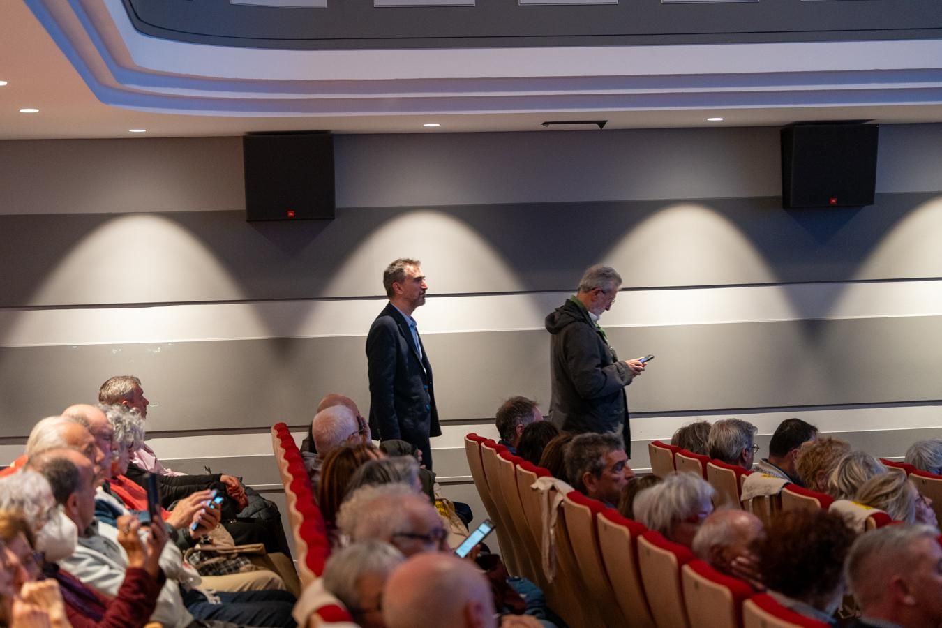 Ignacio Escolar entrando en la Filmoteca antes de que arranque el acto.