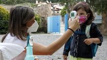 Los colegios catalanes abren sus puertas tras dos meses y medio cerrados por la epidemia