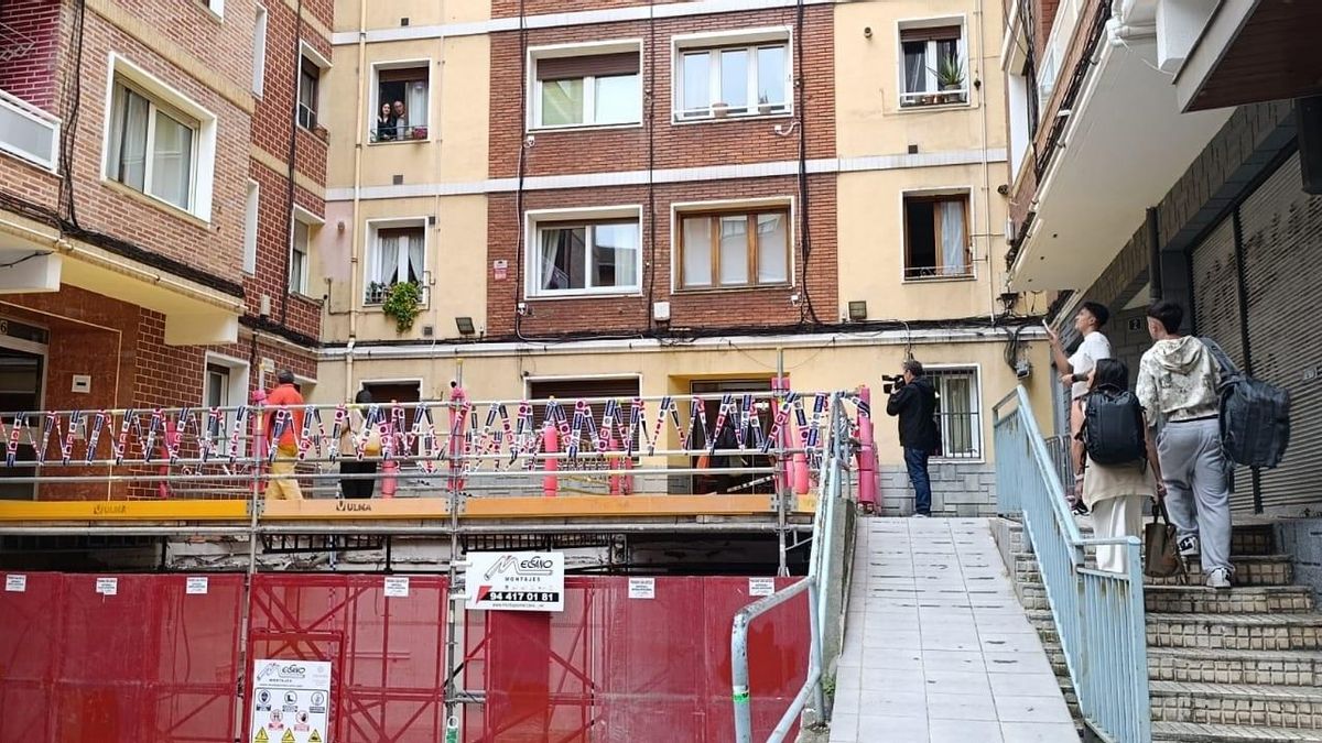 48 horas encerrados en un bloque de viviendas de Santurtzi por unas obras mal hechas