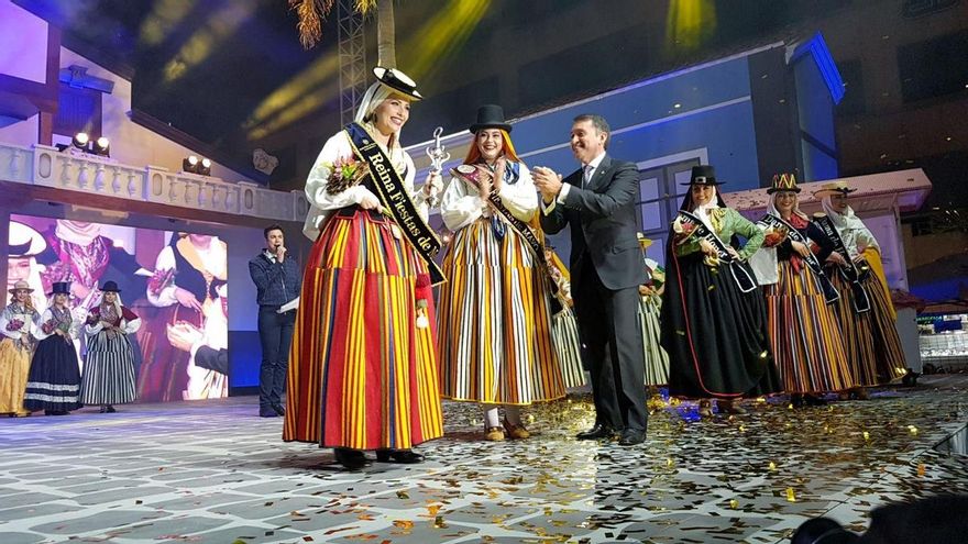 Rocío Díaz Medina, reina de las Fiestas de Mayo en la capital tinerfeña
