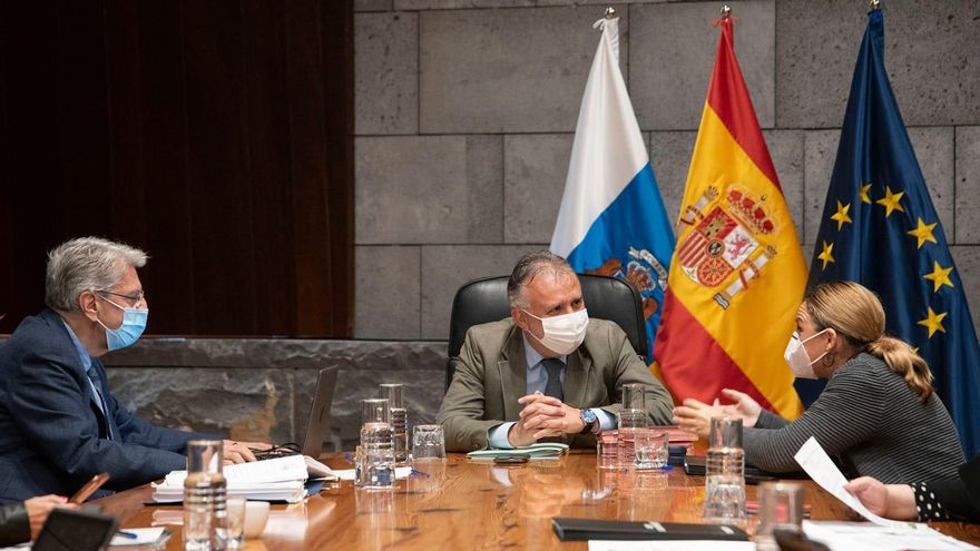 Ángel Víctor Torres, en el centro, presidiendo el Consejo de Gobierno de Canarias este jueves, 4 de febrero