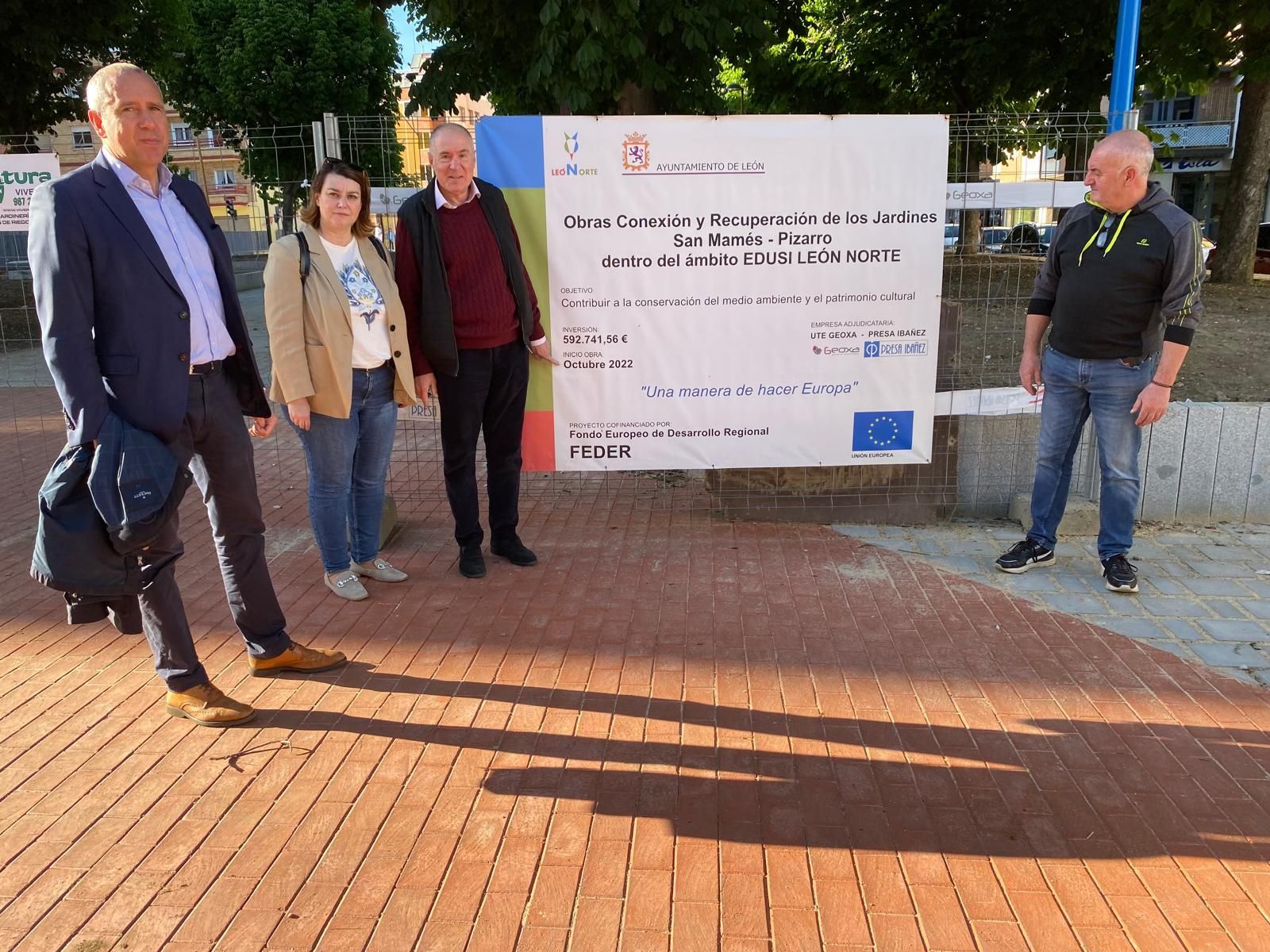 Los concejales del grupo municipal de UPL en el parque de San Mamés.