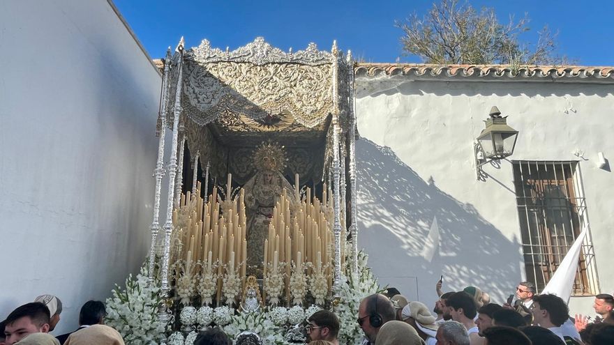 El paso de palio de La Paz en su salida este Miércoles Santo.