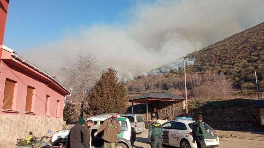 Incendio forestal en Fasgar. // Ángel Santamarta