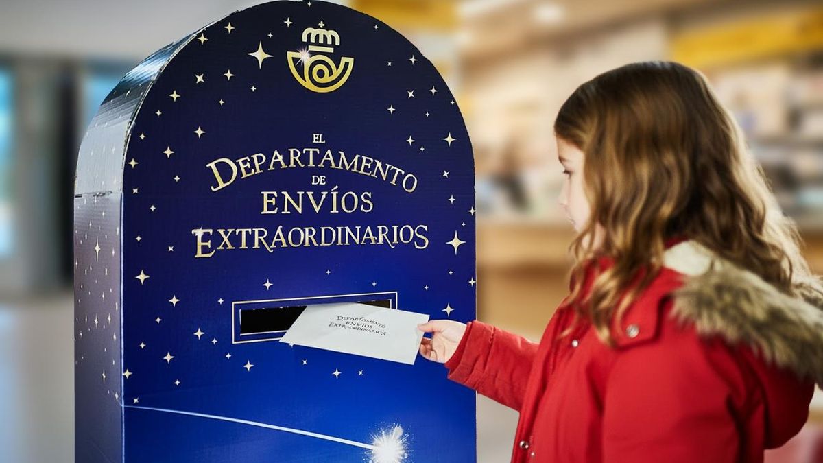Correos instala buzones mágicos en León para que los niños envíen sus cartas a Papá Noel y los Reyes Magos
