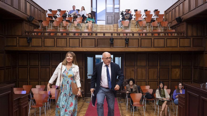 El presidente del Cabildo de Gran Canaria, Antonio Morales, a su llegada al pleno celebrado este martes