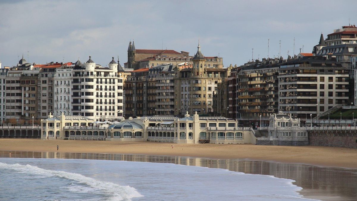 Balneario de 'La Perla', uno de los 'monumentos' de la Playa de La Concha.