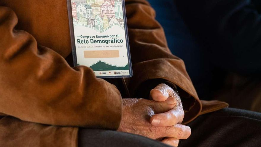 Una persona mayor asistente a este congreso