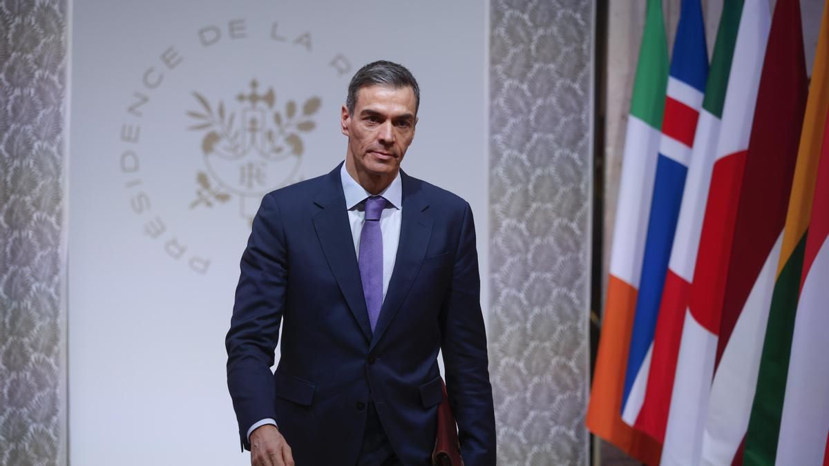 El presidente del Gobierno, Pedro Sánchez, llega a la cumbre de la Coalición de la Voluntad en el Palacio del Elíseo en París, Francia.