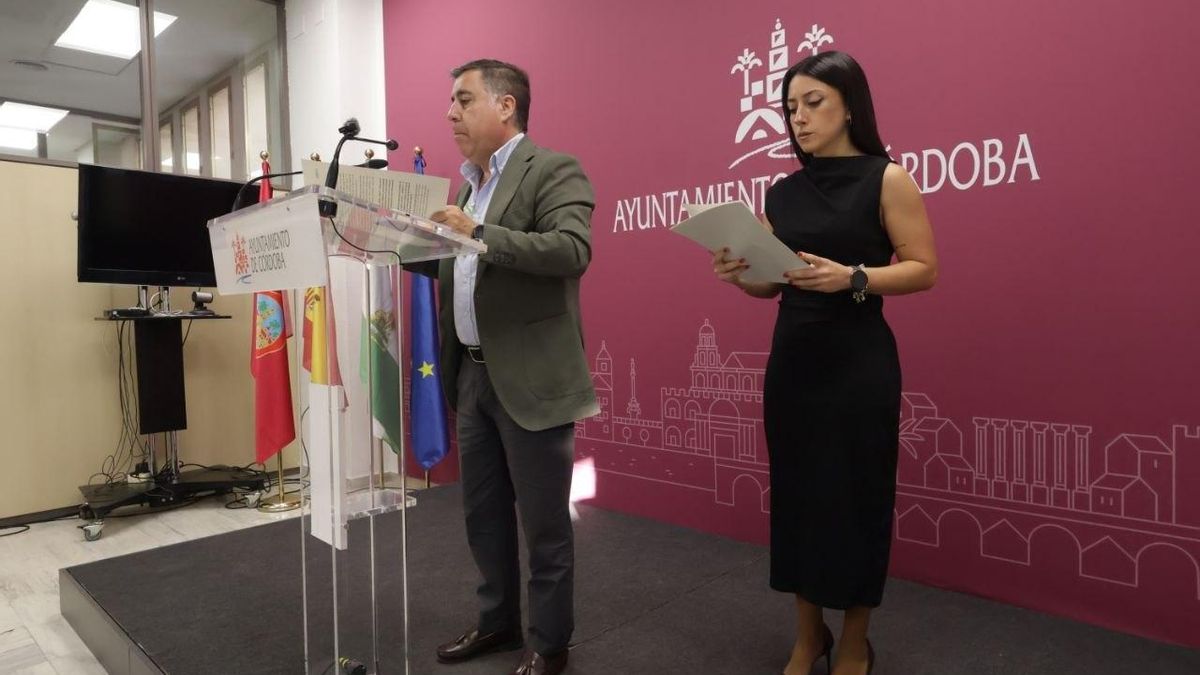 Miguel Ruiz Madruga y Cintia Bustos, en rueda de prensa.