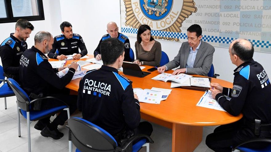 La Jefatura de Policía Local de Santander entrega manuales de informática y documentos sin fecha como prueba judicial en el caso de El Bocal