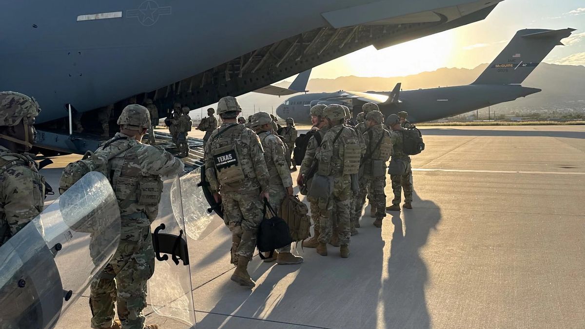 Los soldados de la Guardia Nacional llegan a Chicago enviados por Trump en su guerra contra ciudades demócratas