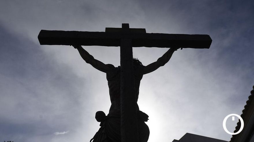 Salida procesional de la Hermandad Universitaria, en imágenes