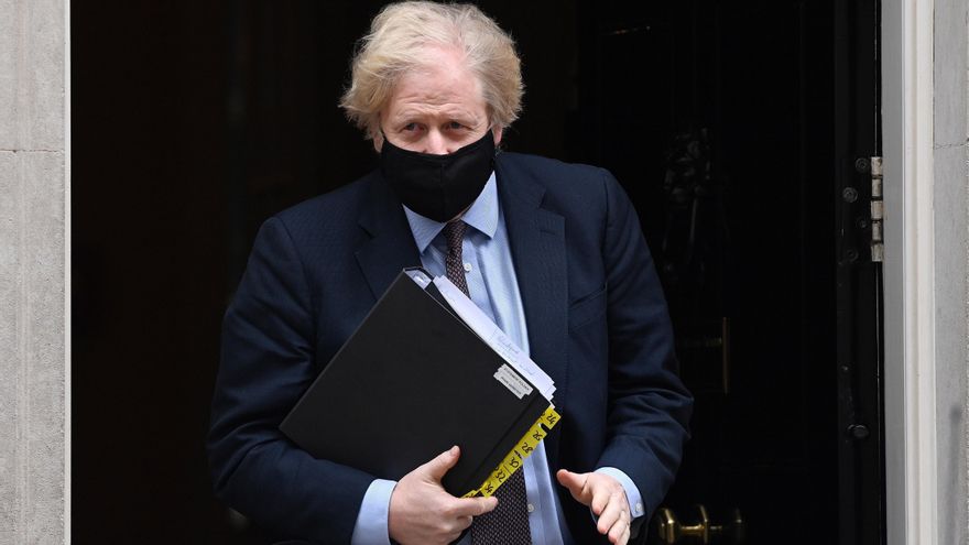 El Gobierno británico estudia vetar las llegadas de Francia por su alto nivel de variantes resistentes a las vacunas