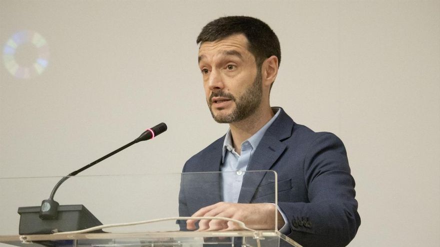 El ministro de Derechos Sociales, Pablo Bustinduy, durante un actoc en la Casa Árabe de Madrid el 1 de julio