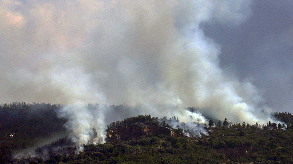 12 aeronaves frente a cuatro: el Gobierno vuelve a salir al rescate de la Junta ante la emergencia de incendios en León
