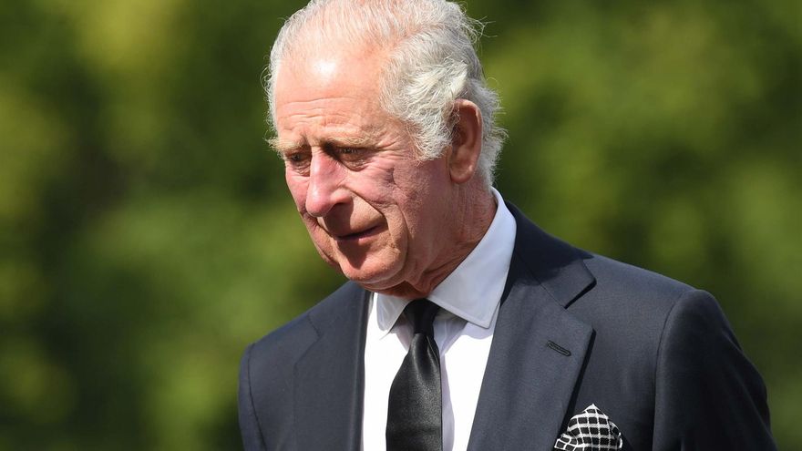 Carlos III manda avisos de despido a sus empleados en plenos preparativos para el ascenso al trono