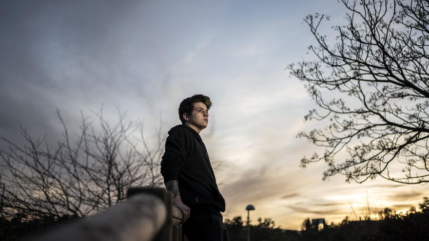 "No es nada agradable seguir manteniendo en el DNI un nombre que no utilizo absolutamente nada", reflexiona Mario, de 20 años