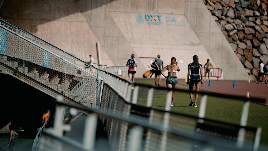 Atletas entrenando en el Centro Insular de Atletismo de Tenerife (CIAT). / FOTO: INFORME TRÓPICO