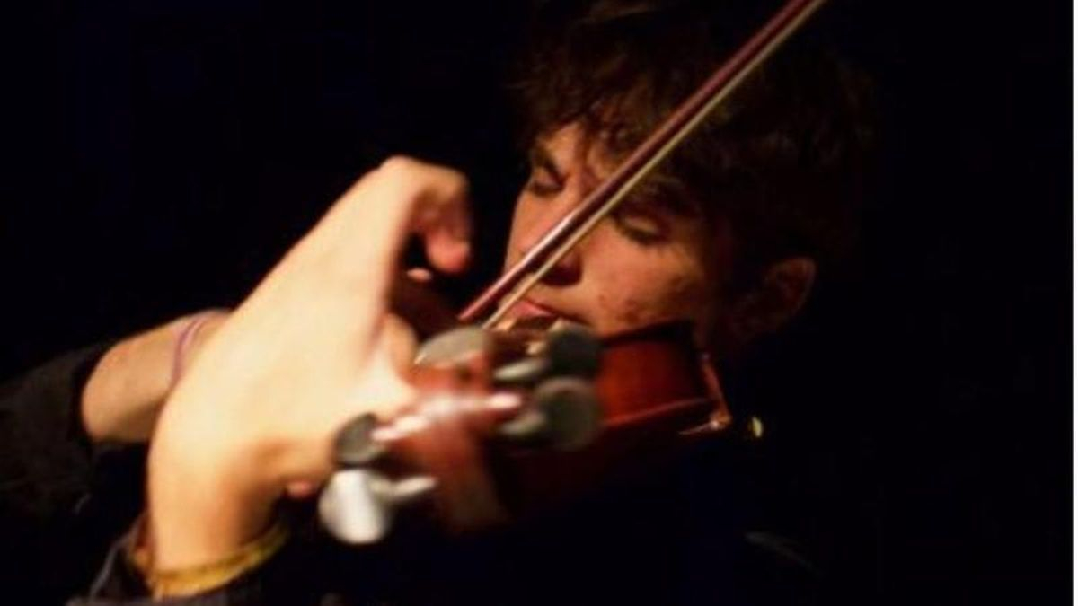 La Camerata Clásica de Ponferrada lleva a Corteza de Encina al violinista Manuel Pérez Morodo