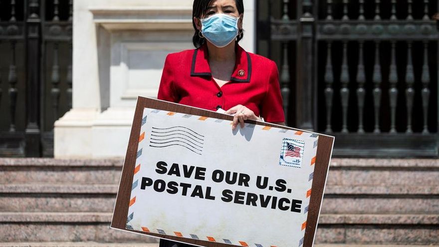 Trump, obligado a suspender las polémicas reformas del servicio postal en medio de su guerra contra el voto por correo
