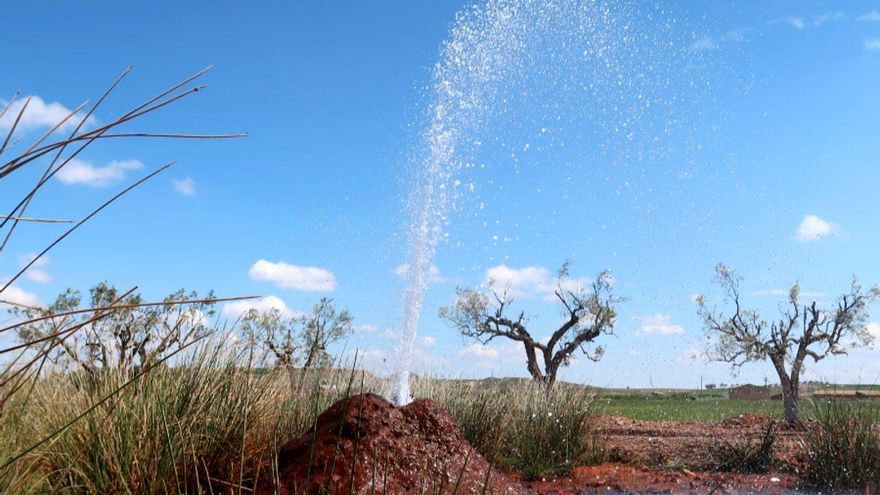 El agua en la localidad zaragozana de Pozuelo de Aragón: del pozo que nadie quiere utilizar a un 'géiser' de aguas termales