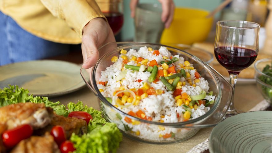Tres ensaladas de arroz perfectas para llevar a cualquier lado este verano