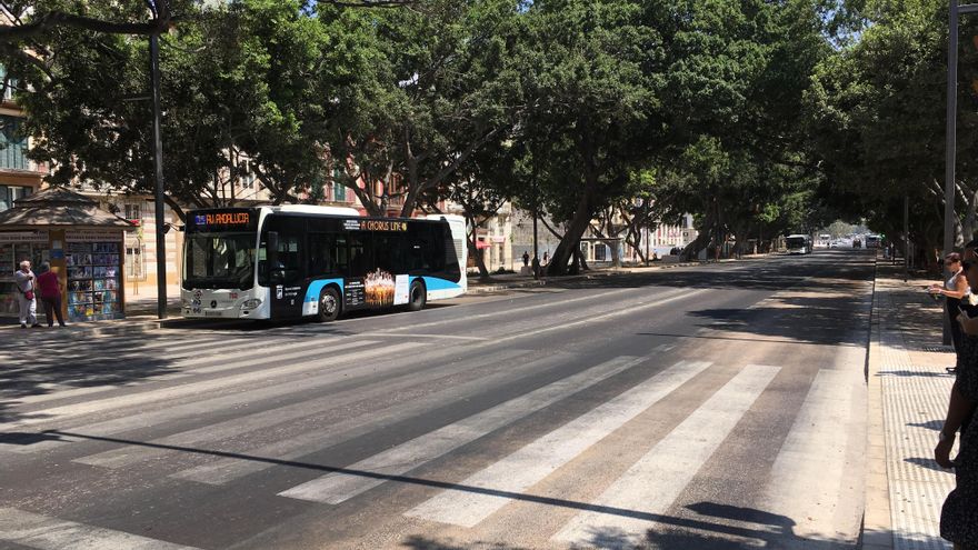 Carril bus de Málaga con pavimento descontaminante
