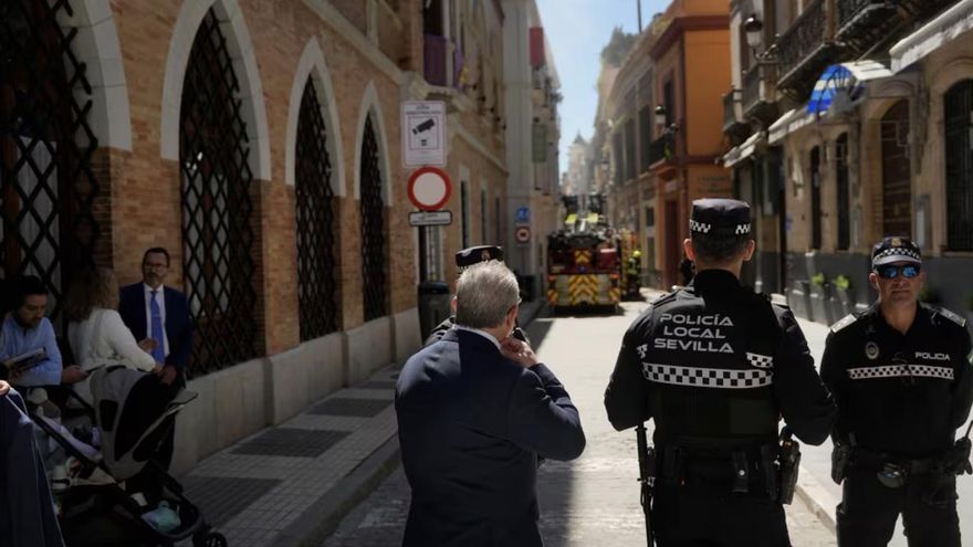 Un incendio en un bar del centro de Sevilla fuerza el cambio de recorrido de la Borriquita este Domingo de Ramos