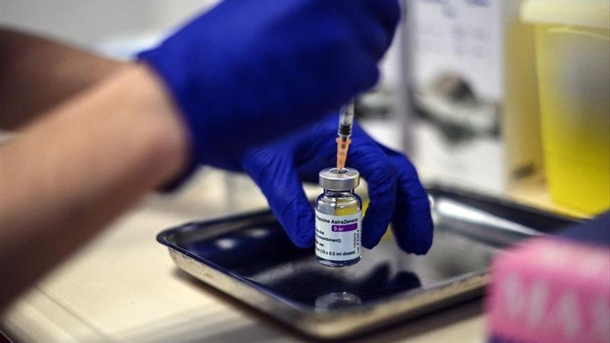 Suspenden temporalmente las citas a los profesores vacunados para su segunda dosis