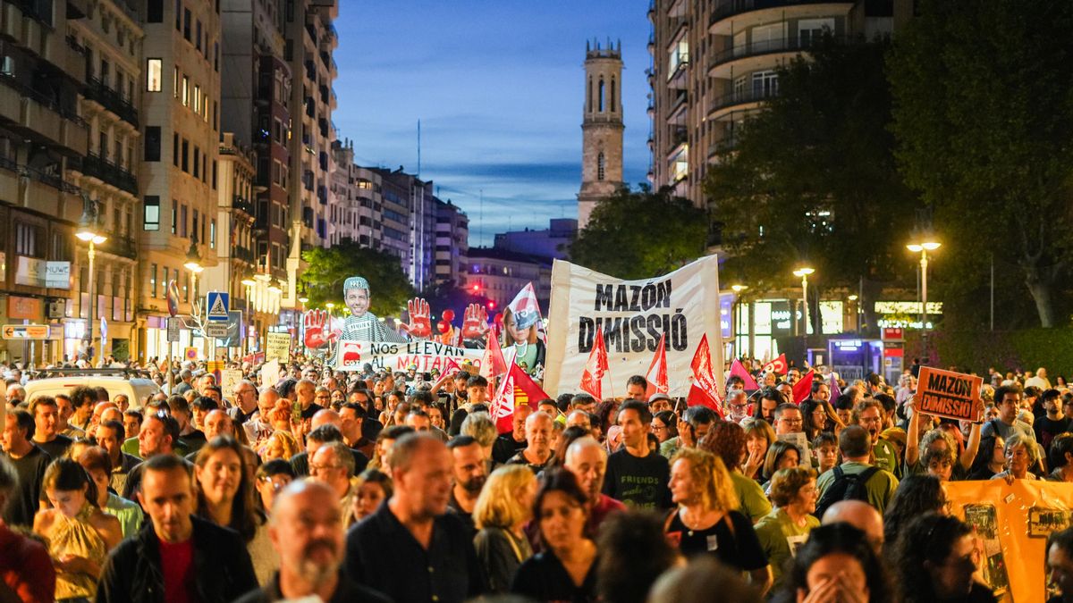 Los manifestantes han hecho de nuevo sonar la alarma de sus teléfonos a las 20:11, hora a la que llegó el SMS Es-Alert el 29 de octubre de 2024