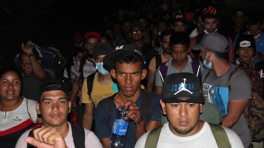 Una nueva caravana de migrantes sale del sureste de México con rumbo a EE.UU.