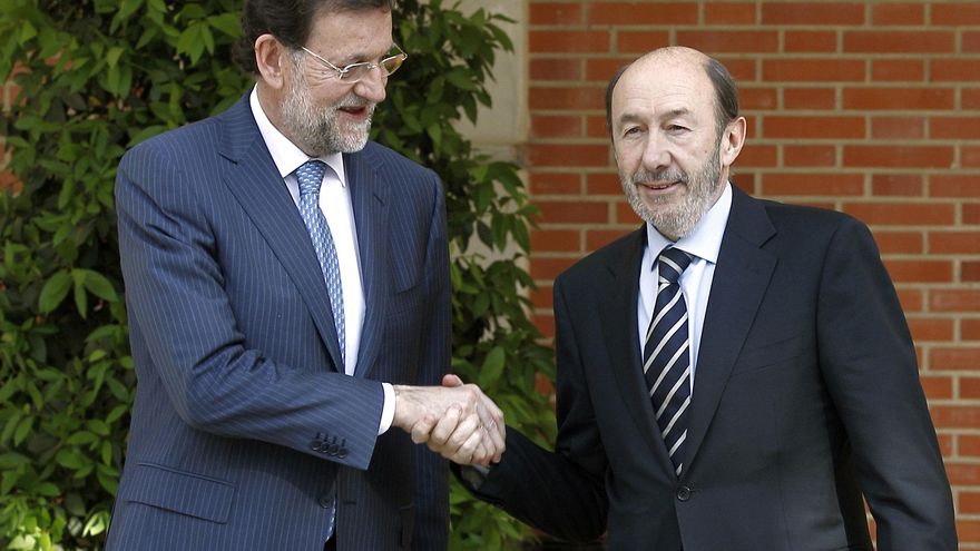 El PP cae 8,7 puntos desde el 20N y el PSOE se estanca