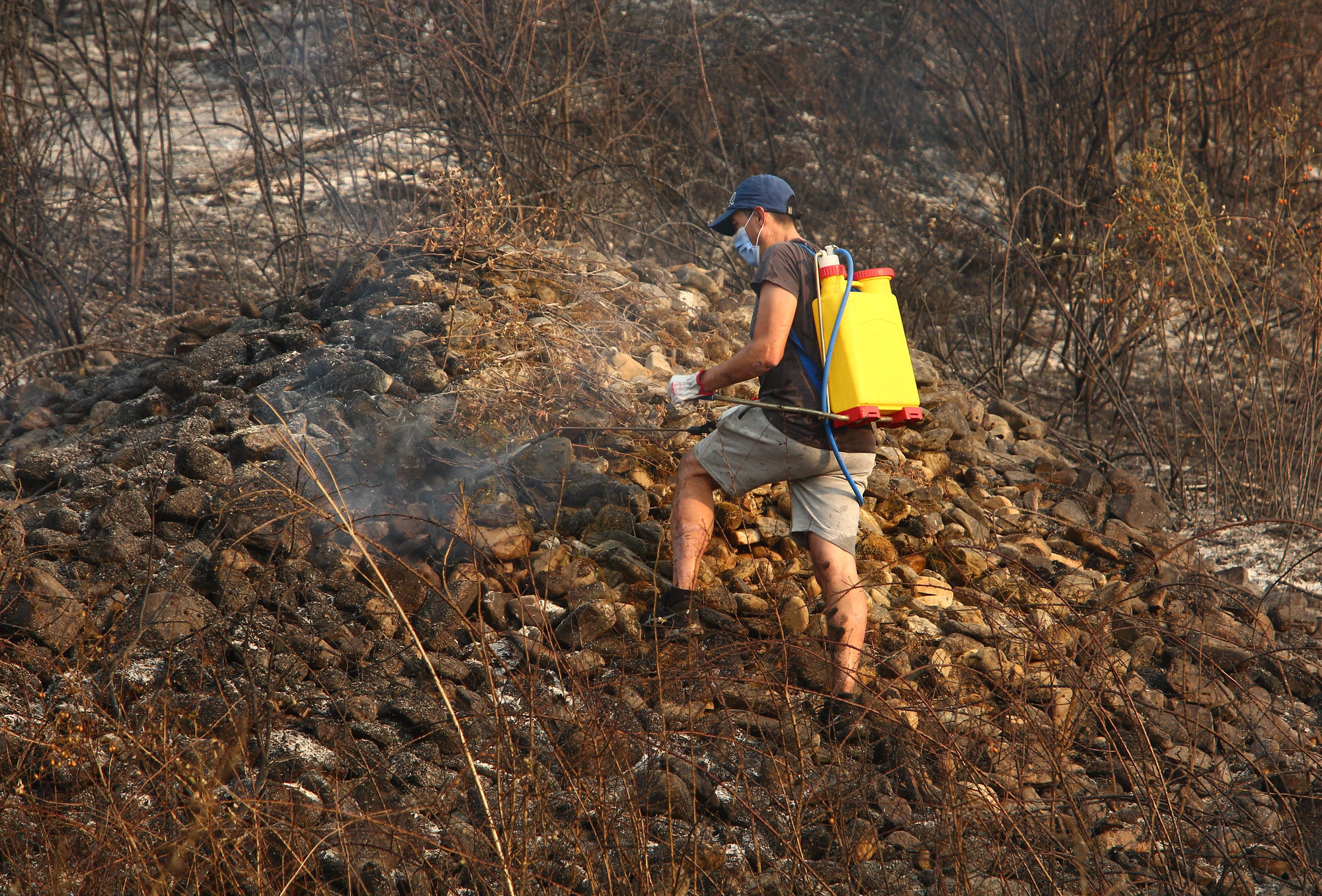 Así lucharon contra el fuego los vecinos de Molinaseca