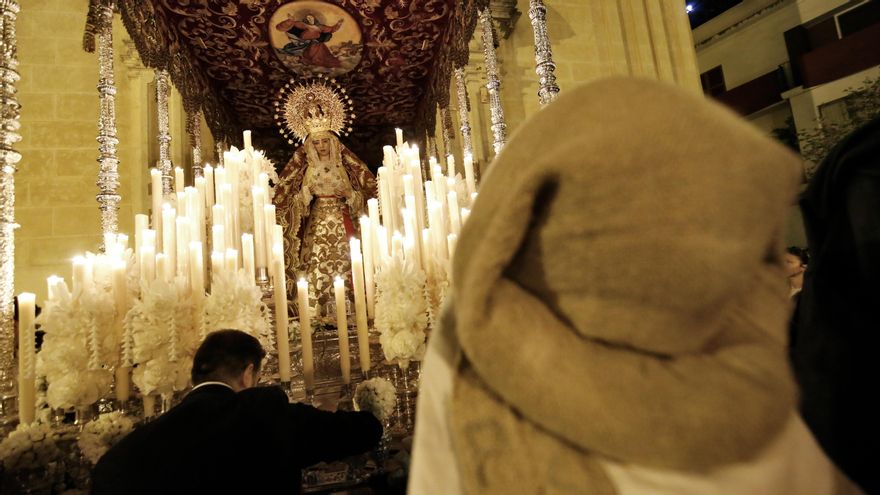 La procesión de la Hermandad de la Buena Muerte, en imágenes