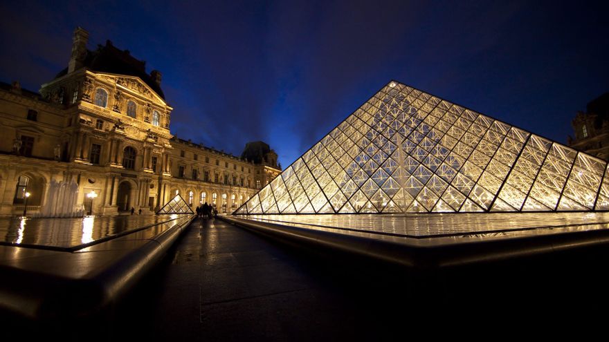 Un atraco en el Louvre, sin heridos, lleva al cierre del museo durante todo el día