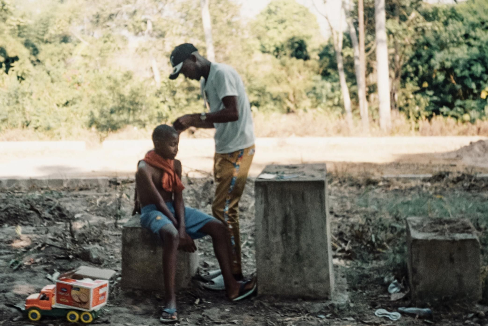 Los jóvenes captaron momentos de su realidad cotidiana con una belleza. extraordinaria, según la fotógrafa