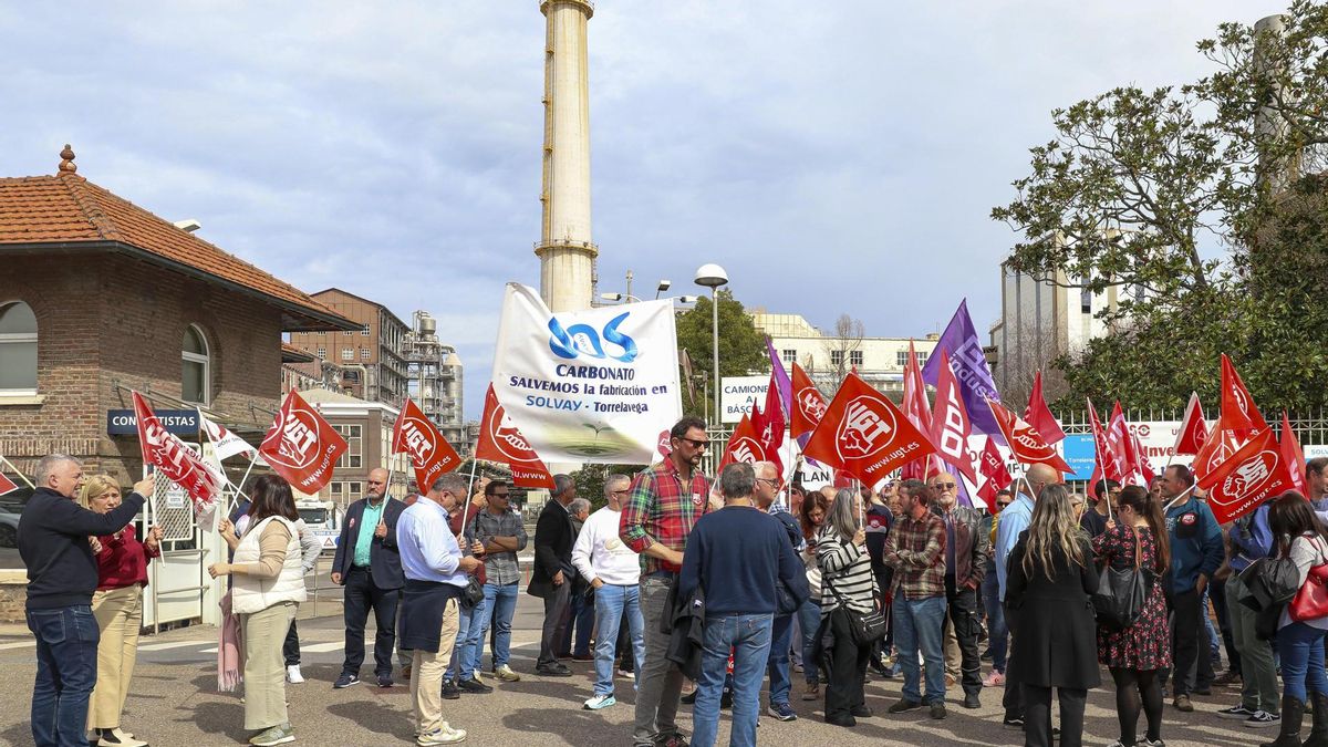 La plantilla de Solvay teme que el ERE sea el "cierre a plazos" de la planta de Barreda