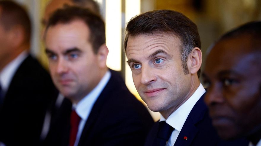 Macron inicia contactos para formar un nuevo gobierno en Francia tras la moción de censura contra Barnier