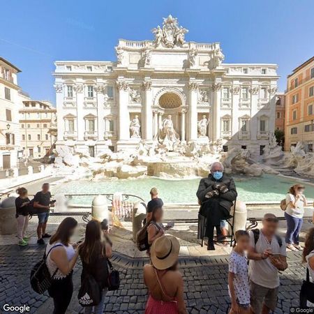 Montaje de Bernie Sanders en la Fontana di Trevi (Roma). Foto: https://bernie-sits.herokuapp.com/