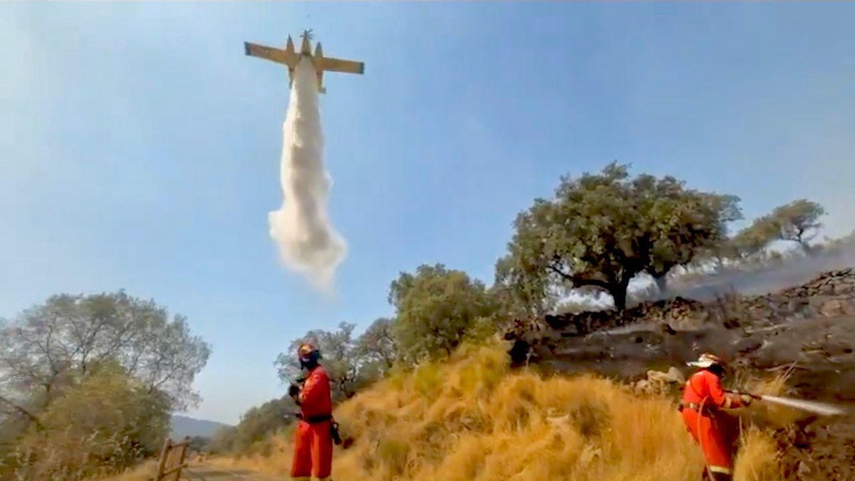 El fuego se multiplica en Extremadura: incendios activos en Cáceres y Badajoz mantienen confinamientos, evacuaciones y cortes de carretera