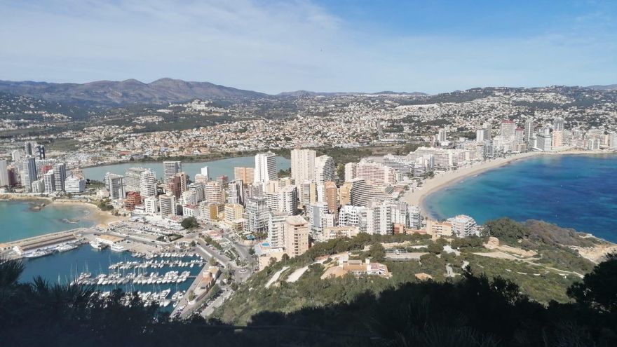 Calp afronta la problemática de la vivienda turística tras registrarse 1.000 nuevas en 16 meses