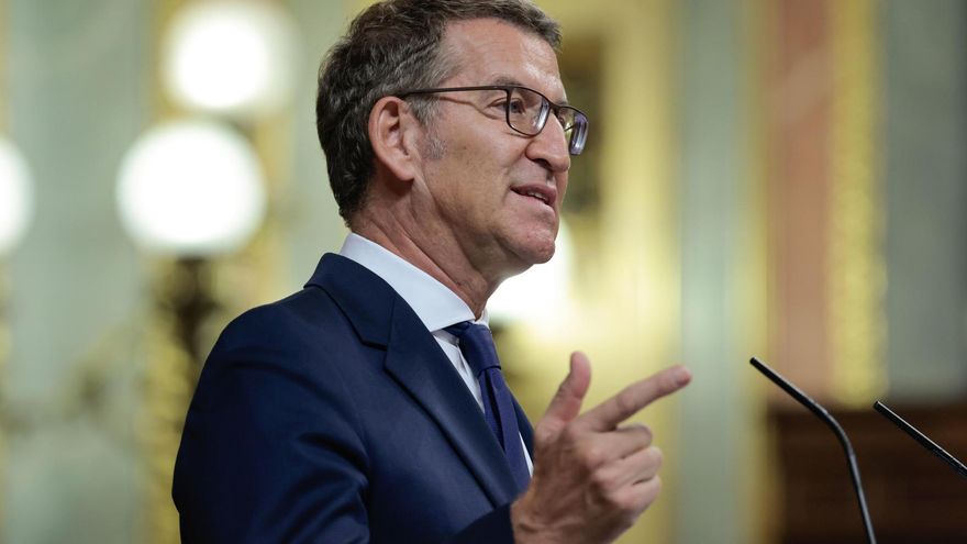 El presidente del PP y candidato a la presidencia del Gobierno, Alberto Núñez Feijóo, durante su intervención en la primera sesión del debate de su investidura este martes en el Congreso.