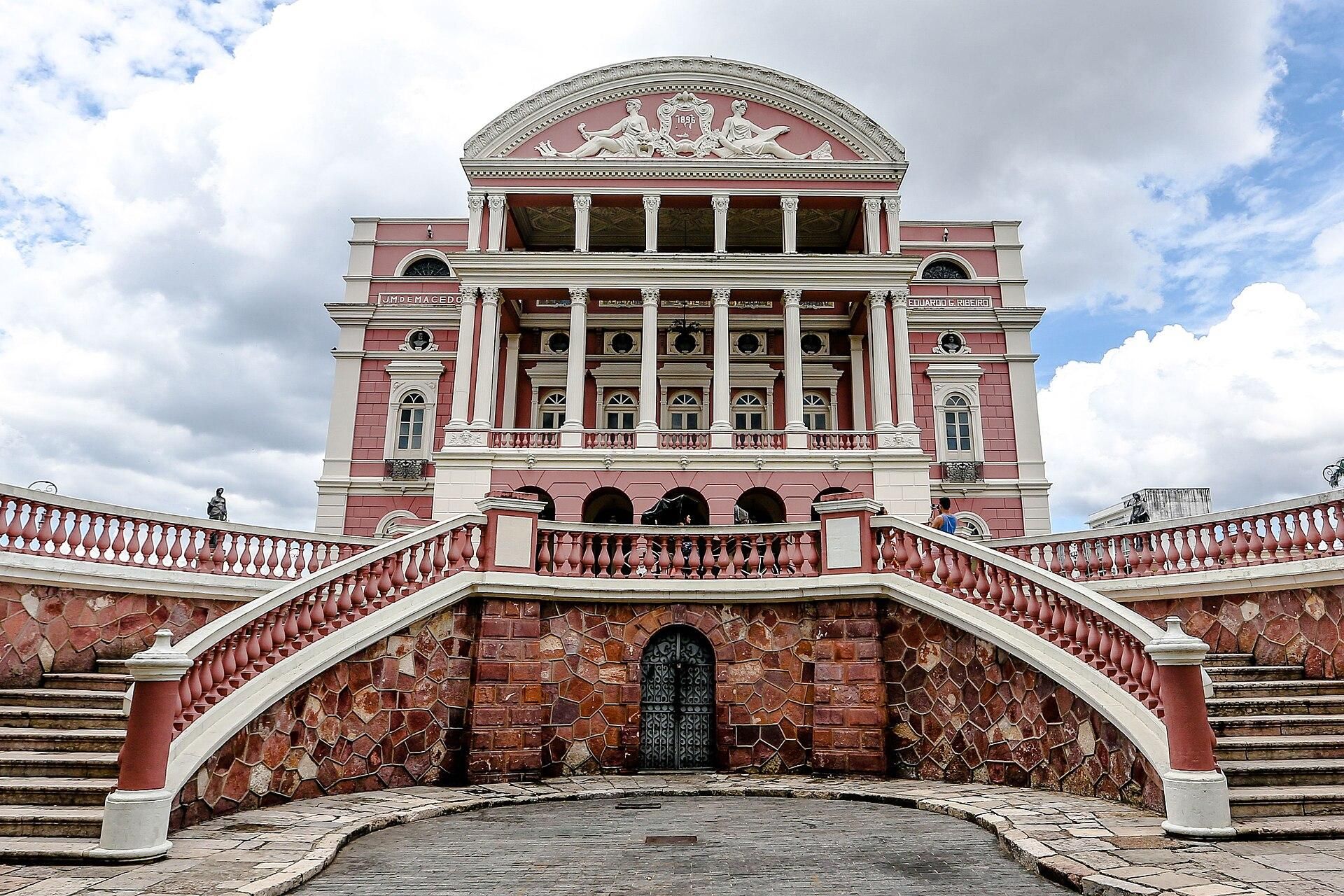 Frontal del Teatro Amazonas