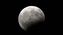 La Luna se suma al aniversario con un eclipse parcial visible desde España