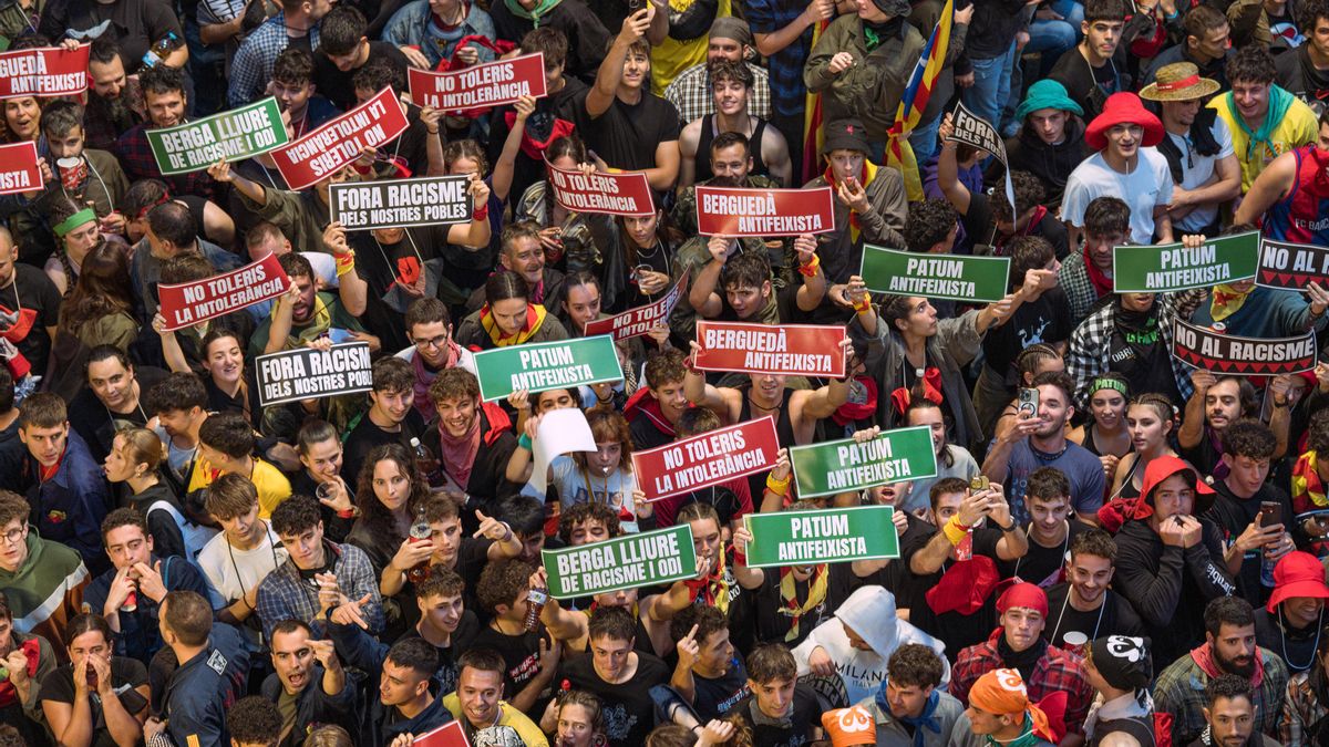Abucheos a Sílvia Orriols en la Patum de Berga: "Fuera fascistas"
